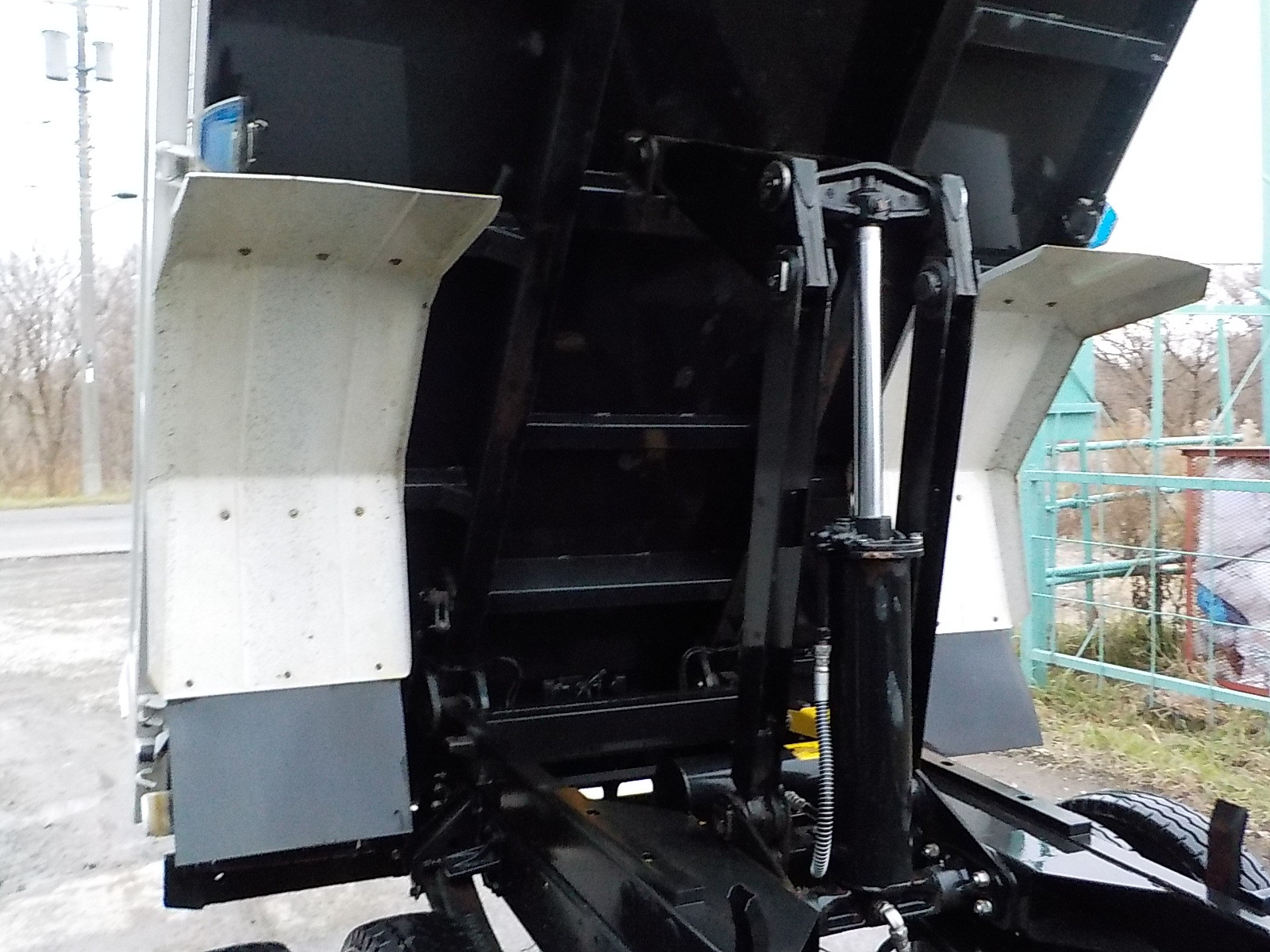 いすゞ フォワード TKG-FRR90S2(2WD)の写真29