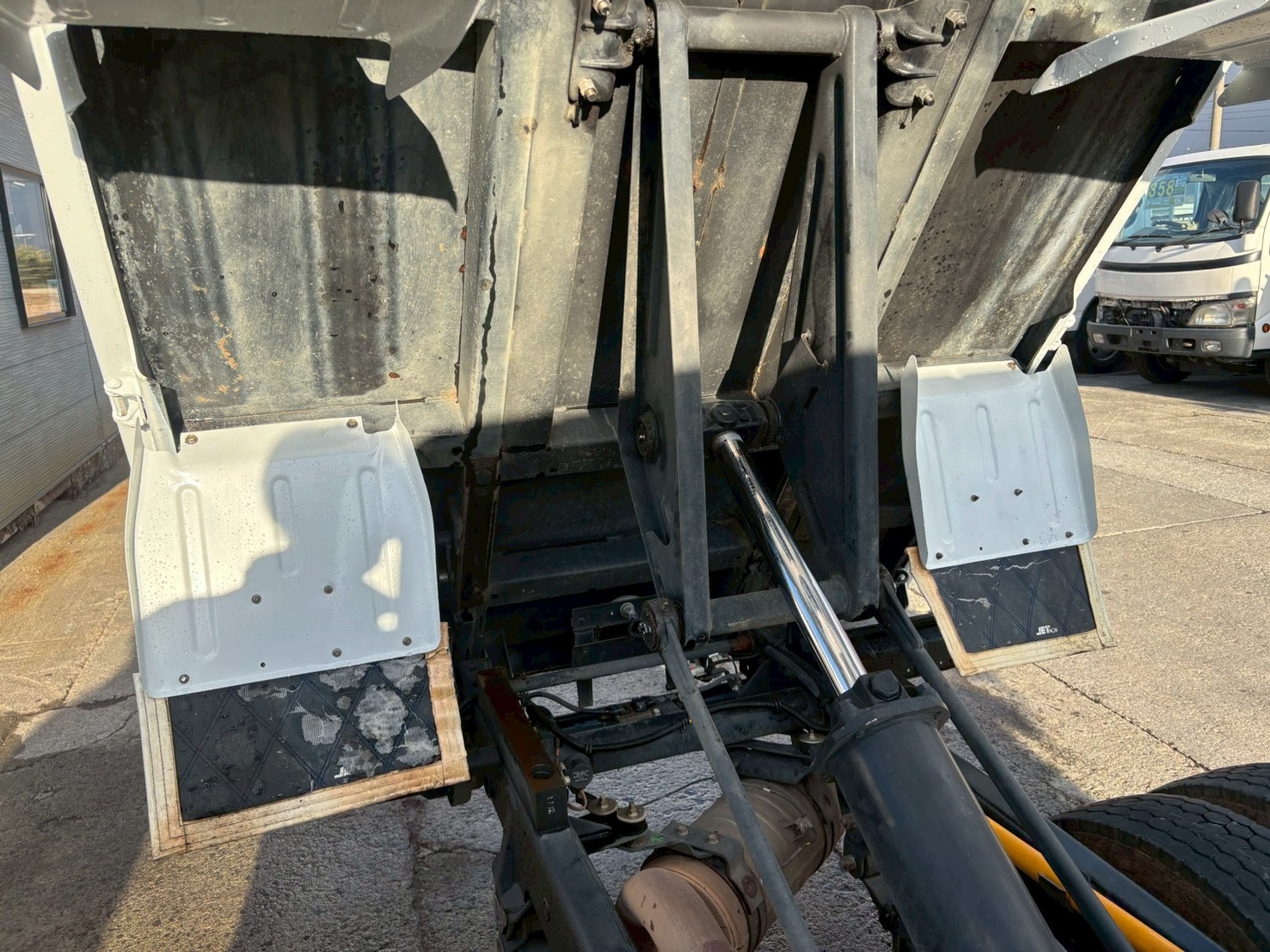 三菱 キャンター TPG-FBA60(2WD)の写真15