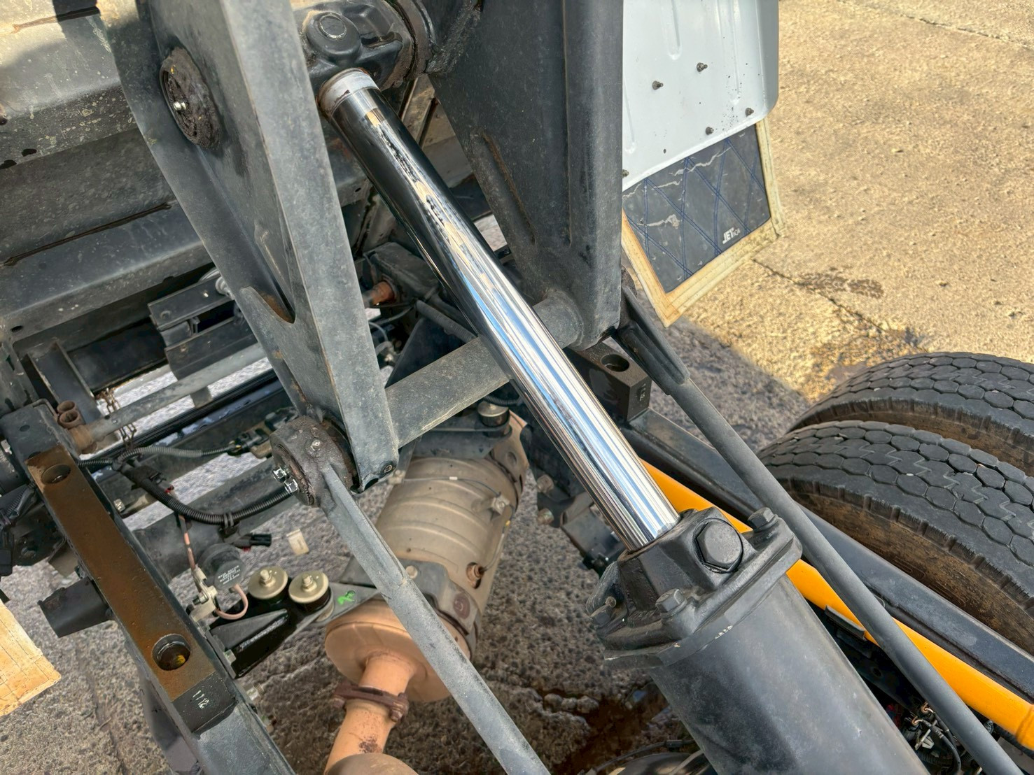 三菱 キャンター TPG-FBA60(2WD)の写真16