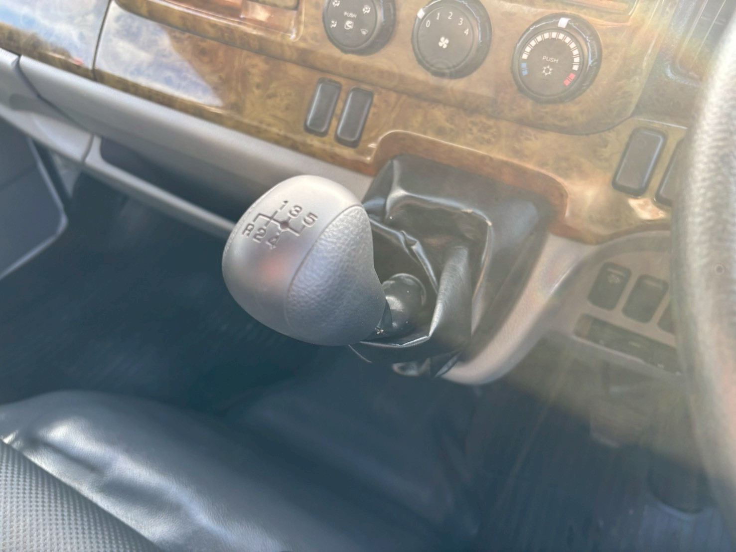 三菱 キャンター TPG-FBA60(2WD)の写真21