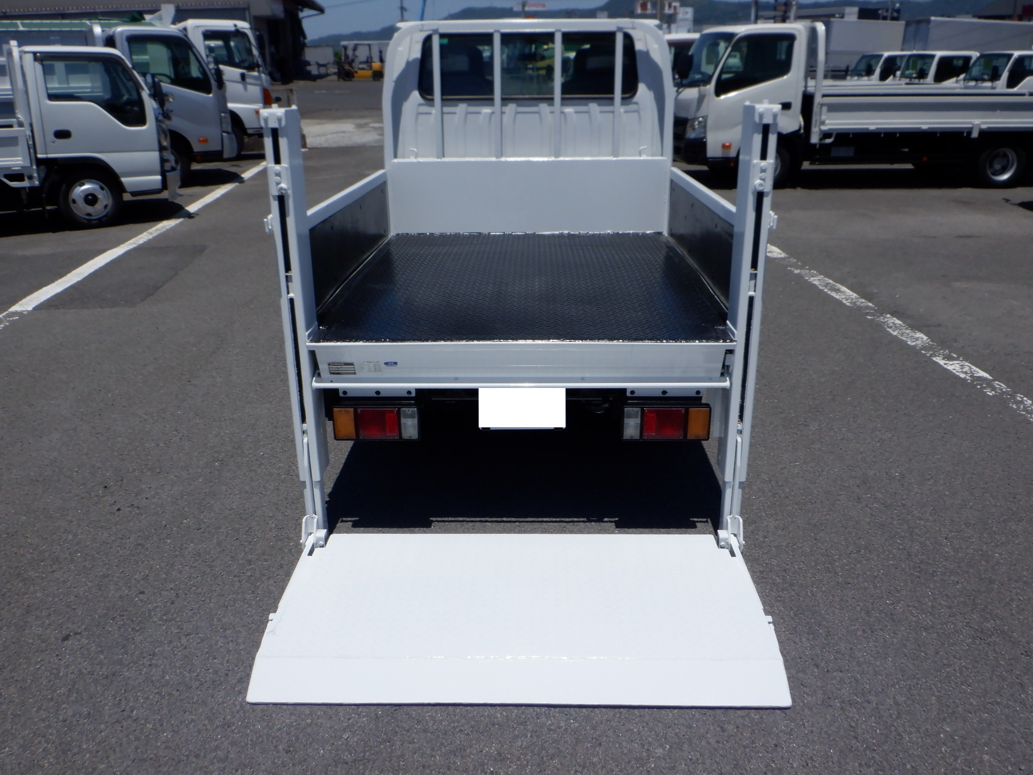 いすゞ エルフ TPG-NJR85A(2WD)の写真3