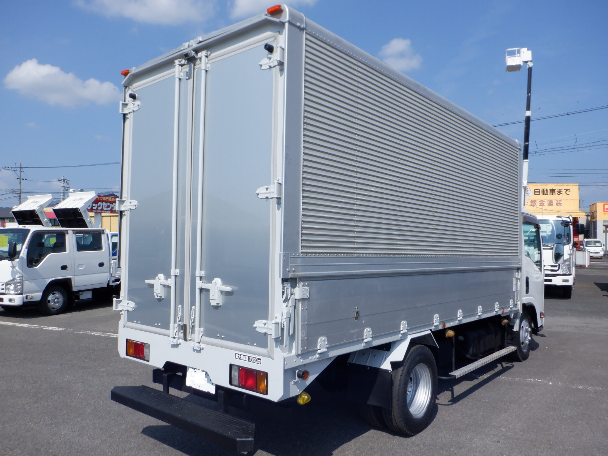 いすゞ エルフ TKG-NMR85N(2WD)の写真2