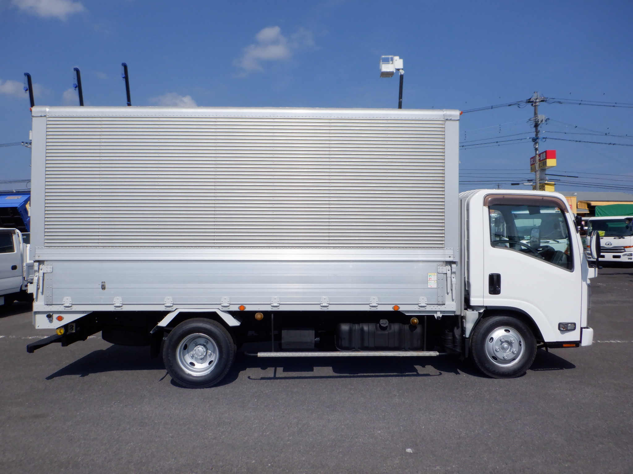 いすゞ エルフ TKG-NMR85N(2WD)の写真8