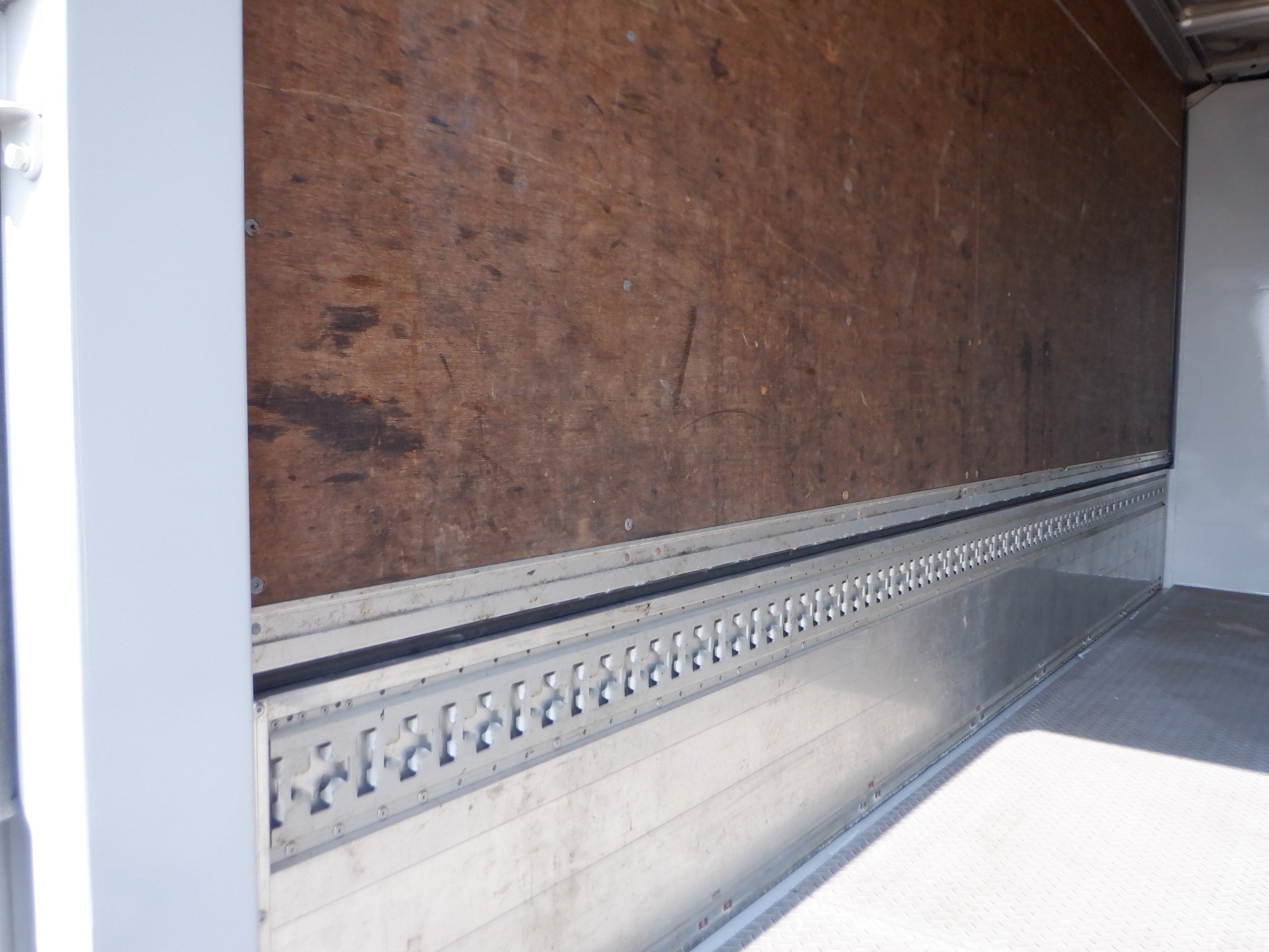 いすゞ エルフ TKG-NMR85N(2WD)の写真15