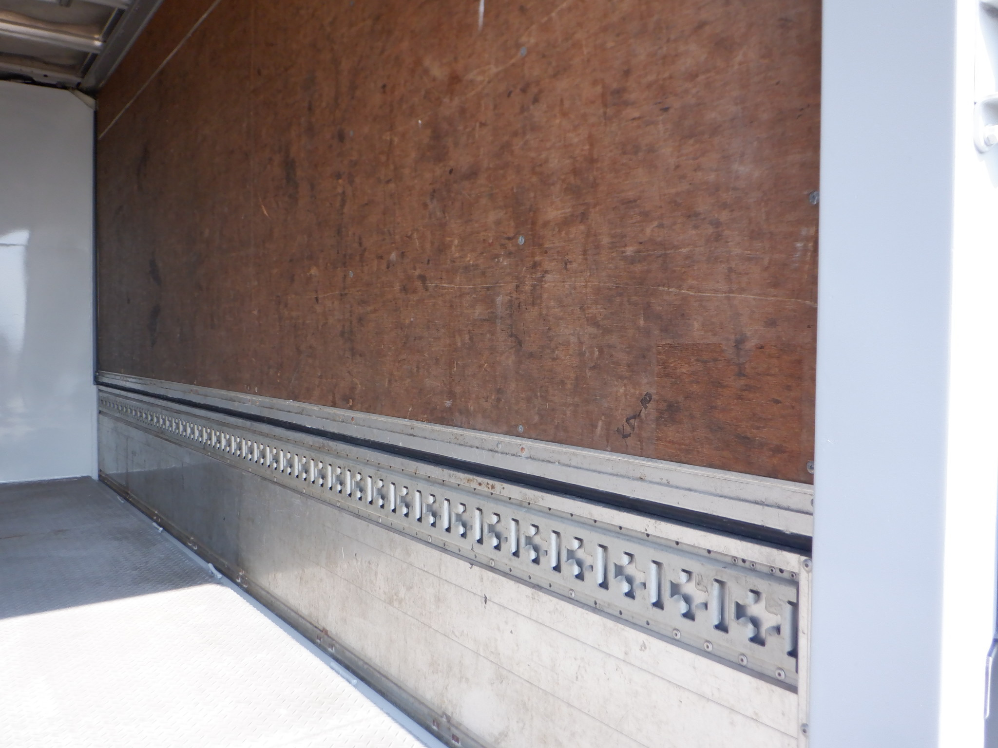 いすゞ エルフ TKG-NMR85N(2WD)の写真16