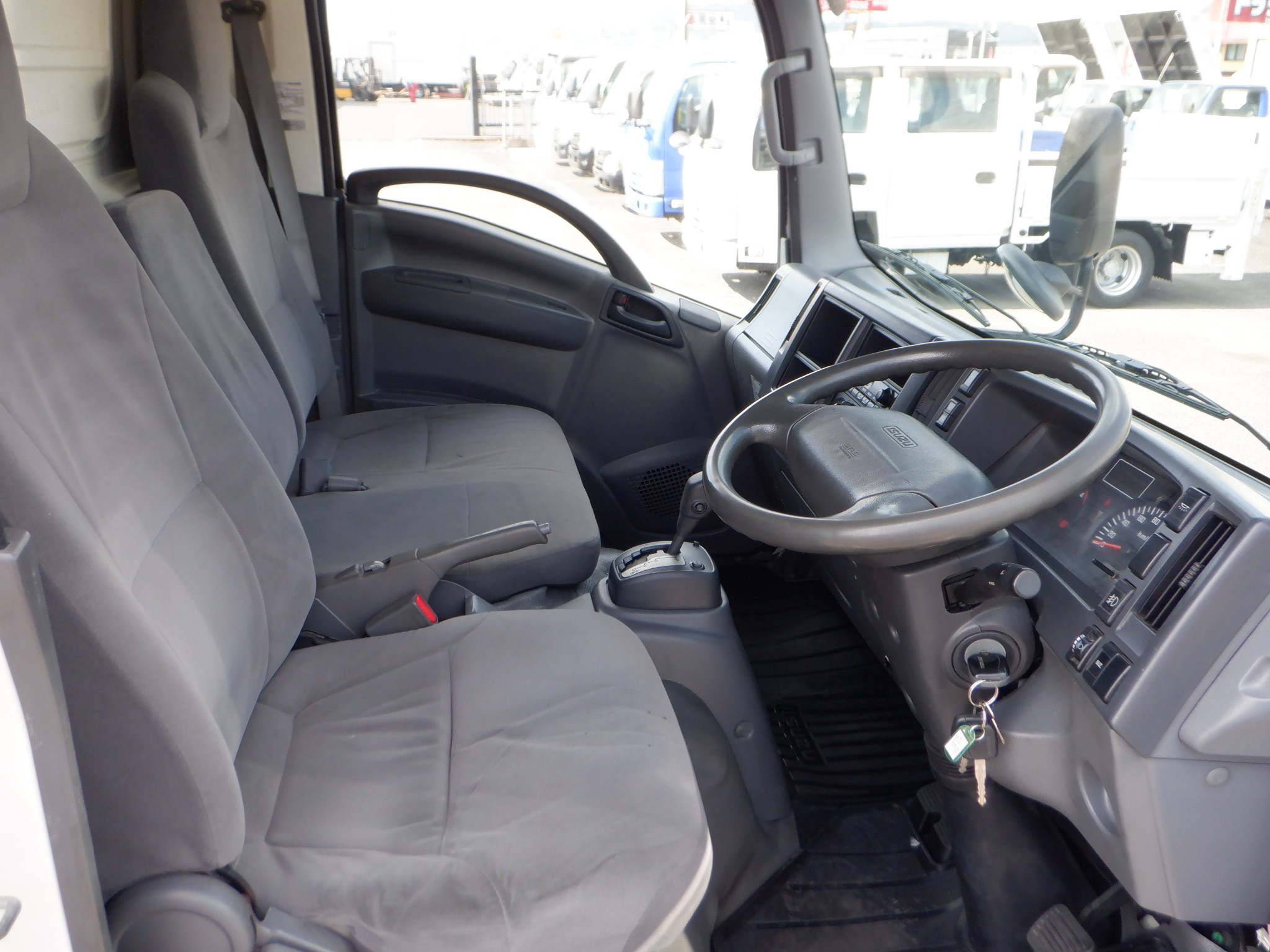 いすゞ エルフ TKG-NMR85N(2WD)の写真41