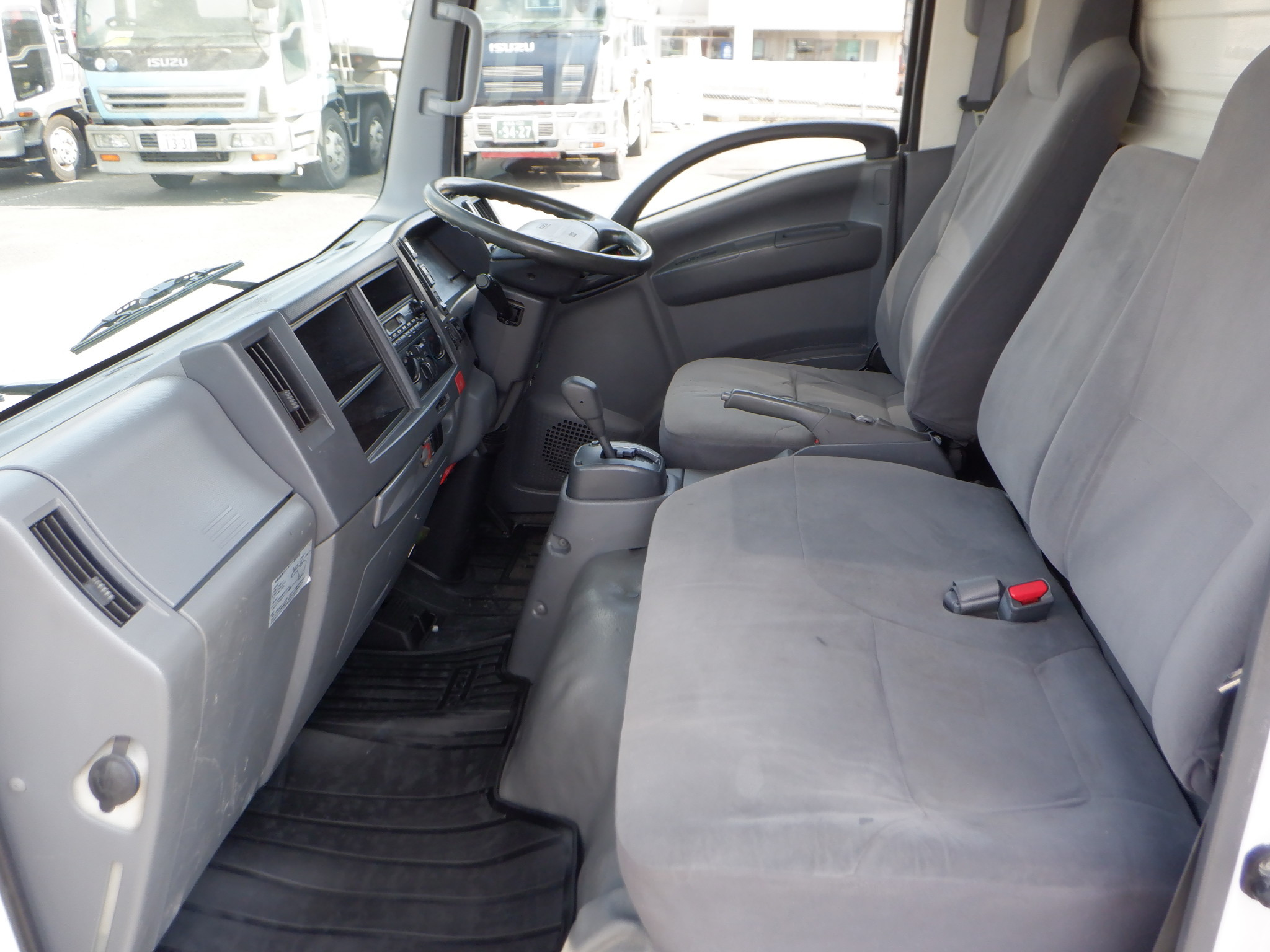 いすゞ エルフ TKG-NMR85N(2WD)の写真42