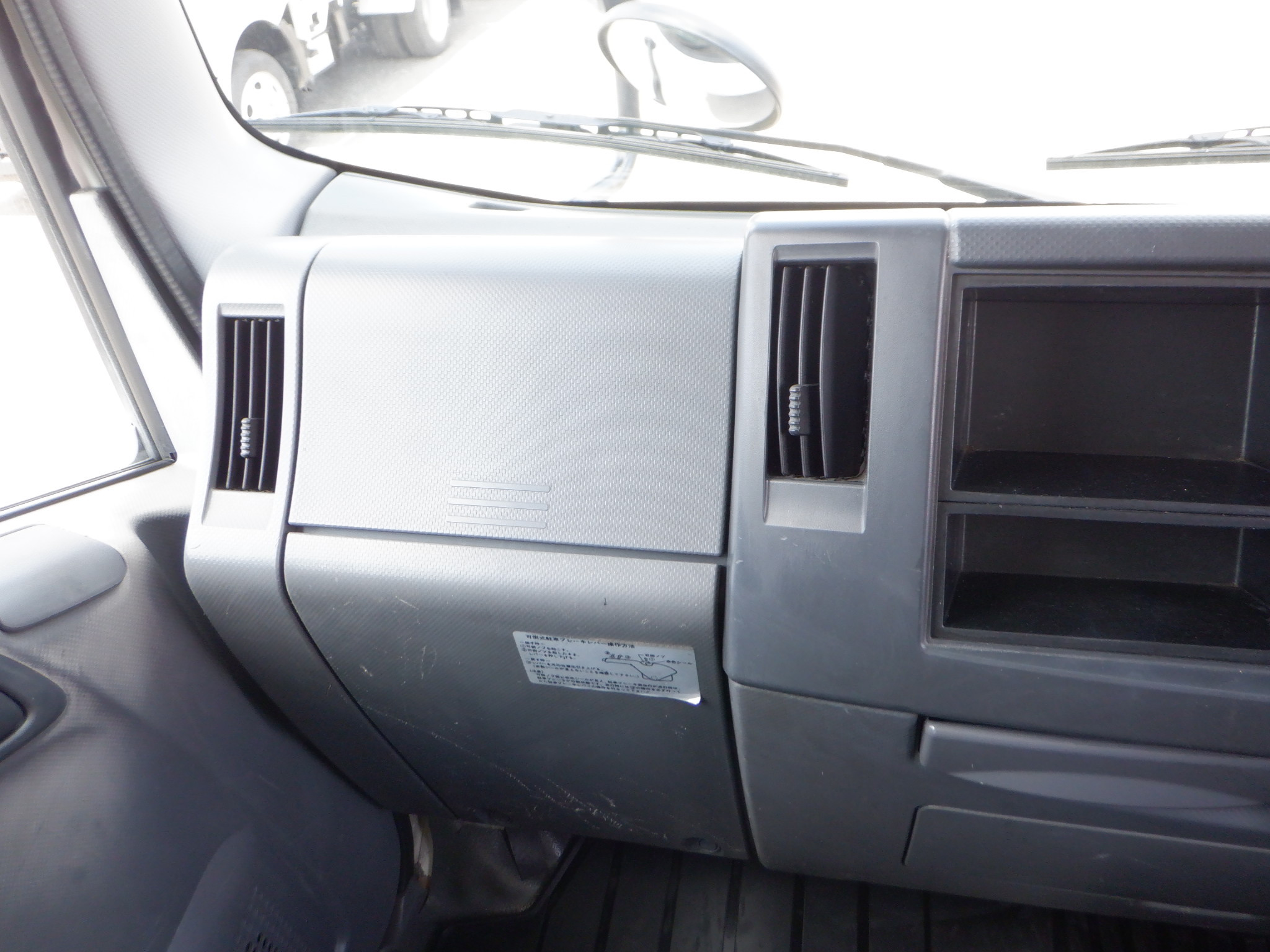 いすゞ エルフ TKG-NMR85N(2WD)の写真45