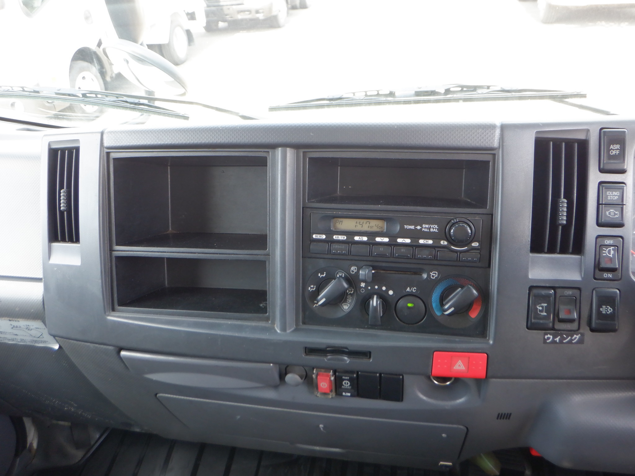 いすゞ エルフ TKG-NMR85N(2WD)の写真46