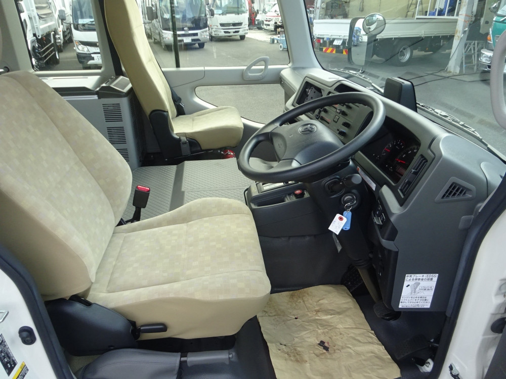 トヨタ コースター 2KG-GDB70(2WD)の写真4