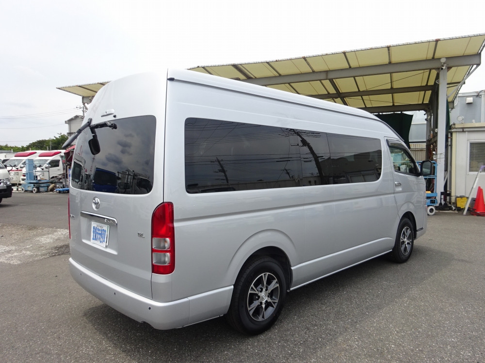 トヨタ ハイエースコミューター 3DF-GDH223B(2WD)の写真2