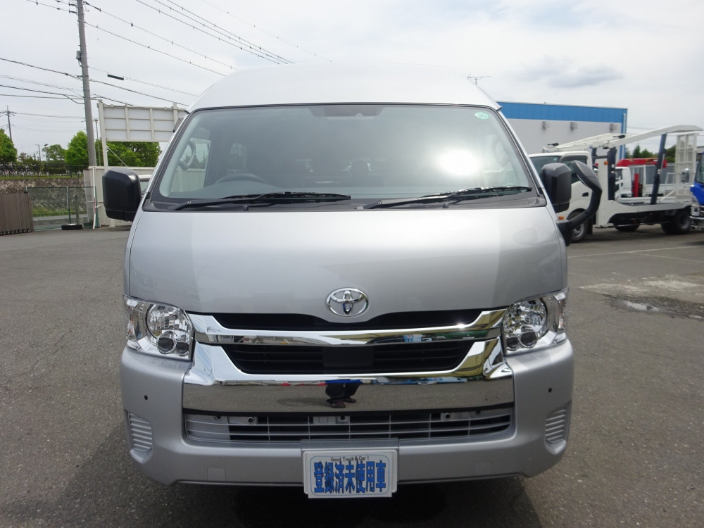 トヨタ ハイエースコミューター 3DF-GDH223B(2WD)の写真7