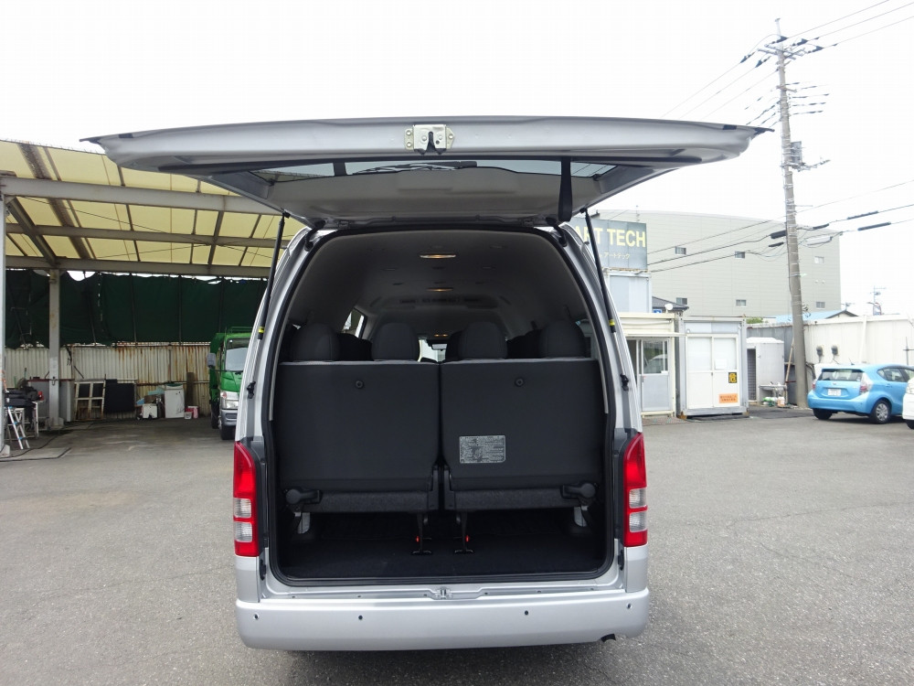 トヨタ ハイエースコミューター 3DF-GDH223B(2WD)の写真8