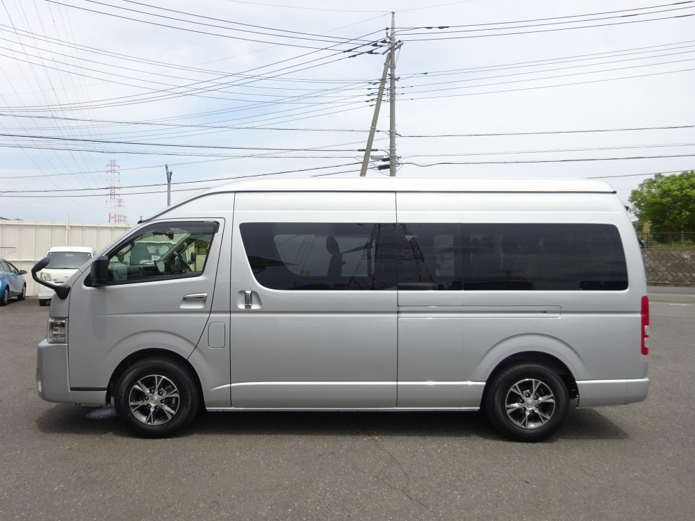 トヨタ ハイエースコミューター 3DF-GDH223B(2WD)の写真11