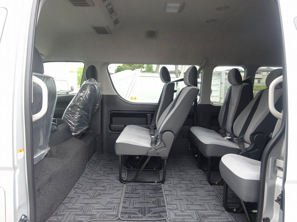 トヨタ ハイエースコミューター 3DF-GDH223B(2WD)の写真13