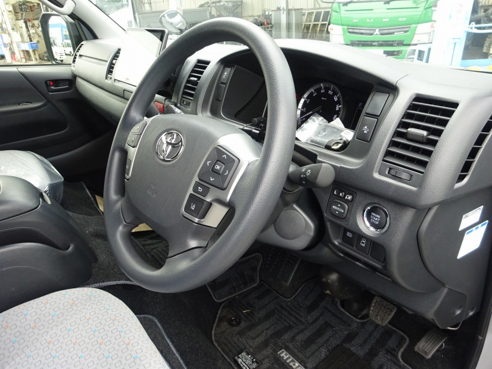 トヨタ ハイエースコミューター 3DF-GDH223B(2WD)の写真36