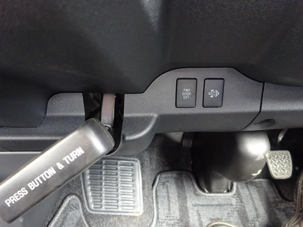 トヨタ ハイエースコミューター 3DF-GDH223B(2WD)の写真38