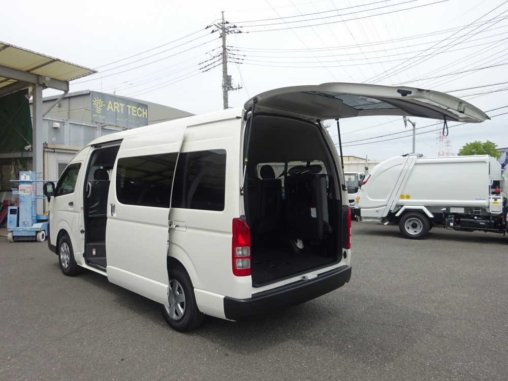 トヨタ ハイエースコミューター 3DF-GDH223Bの写真6
