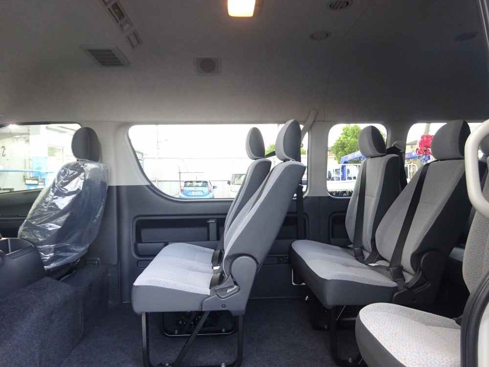 トヨタ ハイエースコミューター 3DF-GDH223Bの写真12