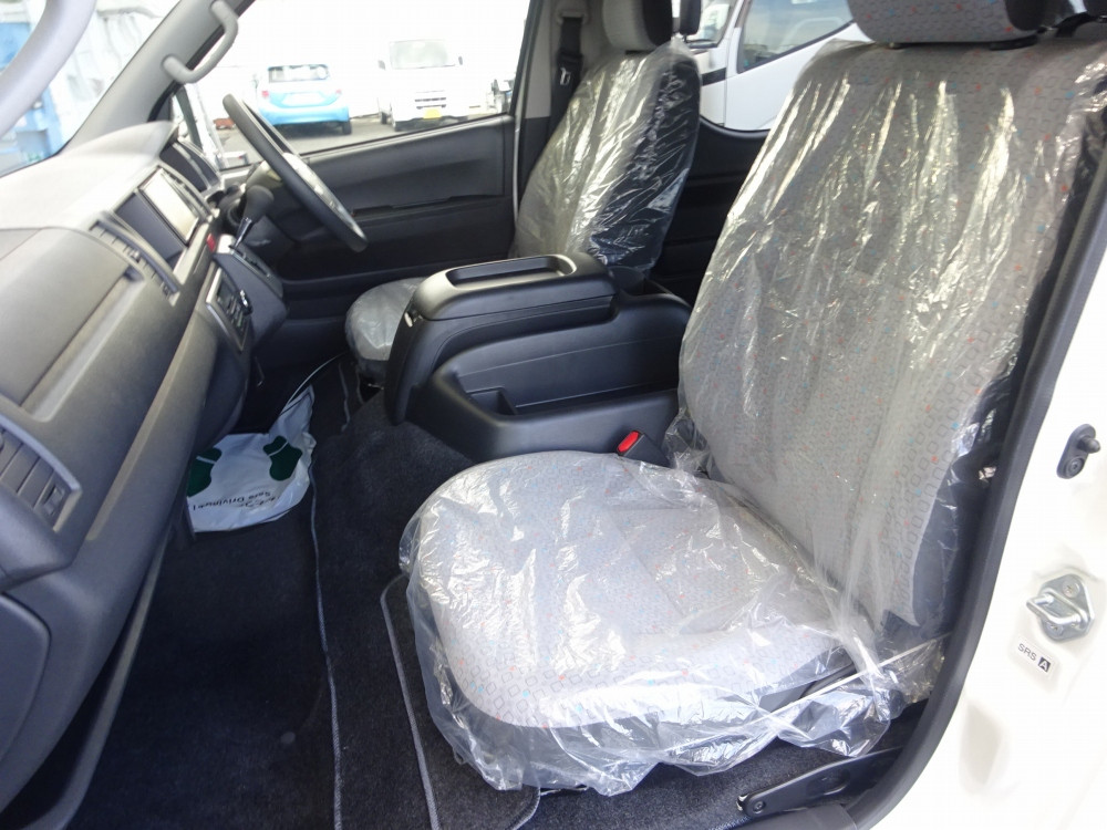 トヨタ ハイエースコミューター 3DF-GDH223Bの写真31