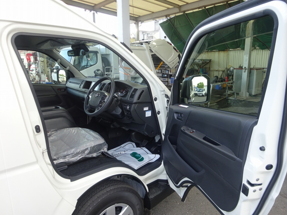 トヨタ ハイエースコミューター 3DF-GDH223Bの写真42