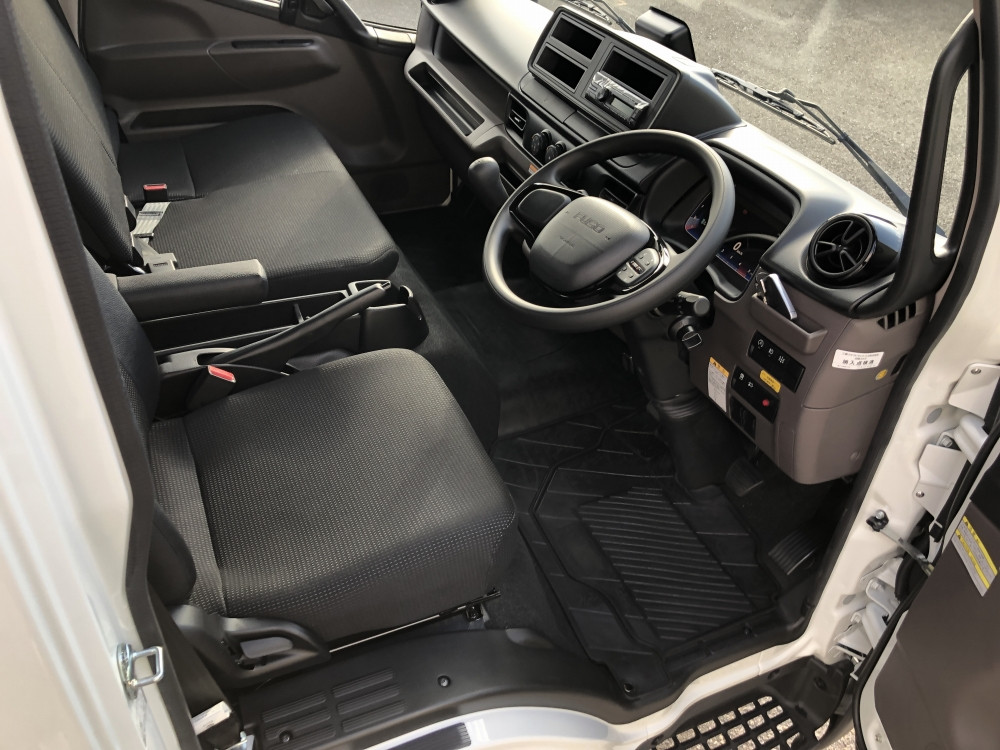 三菱 キャンター 2PG-FEB80(2WD)の写真4