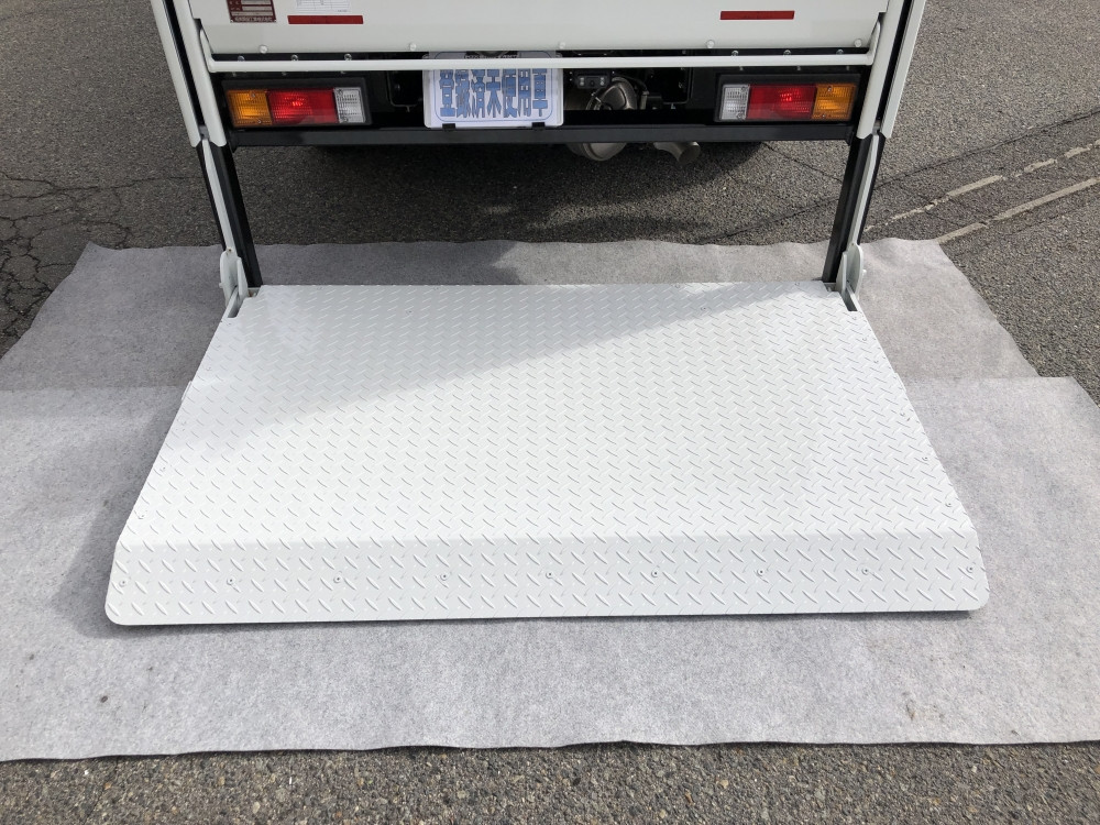 三菱 キャンター 2RG-FBA20(2WD)の写真15