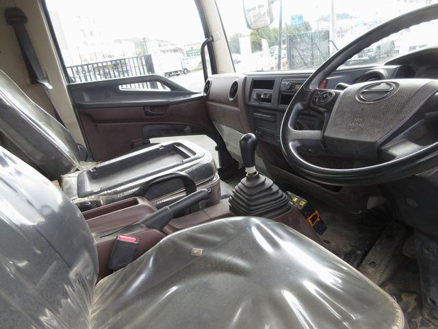 日野 レンジャー 2KG-FC2ABA(2WD)の写真38