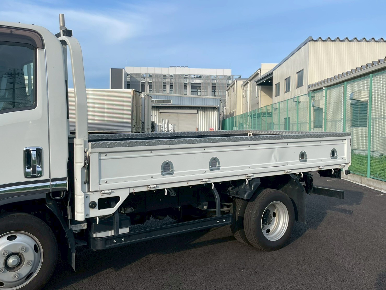 いすゞ エルフ 2RG-NMR88R(2WD)の写真7