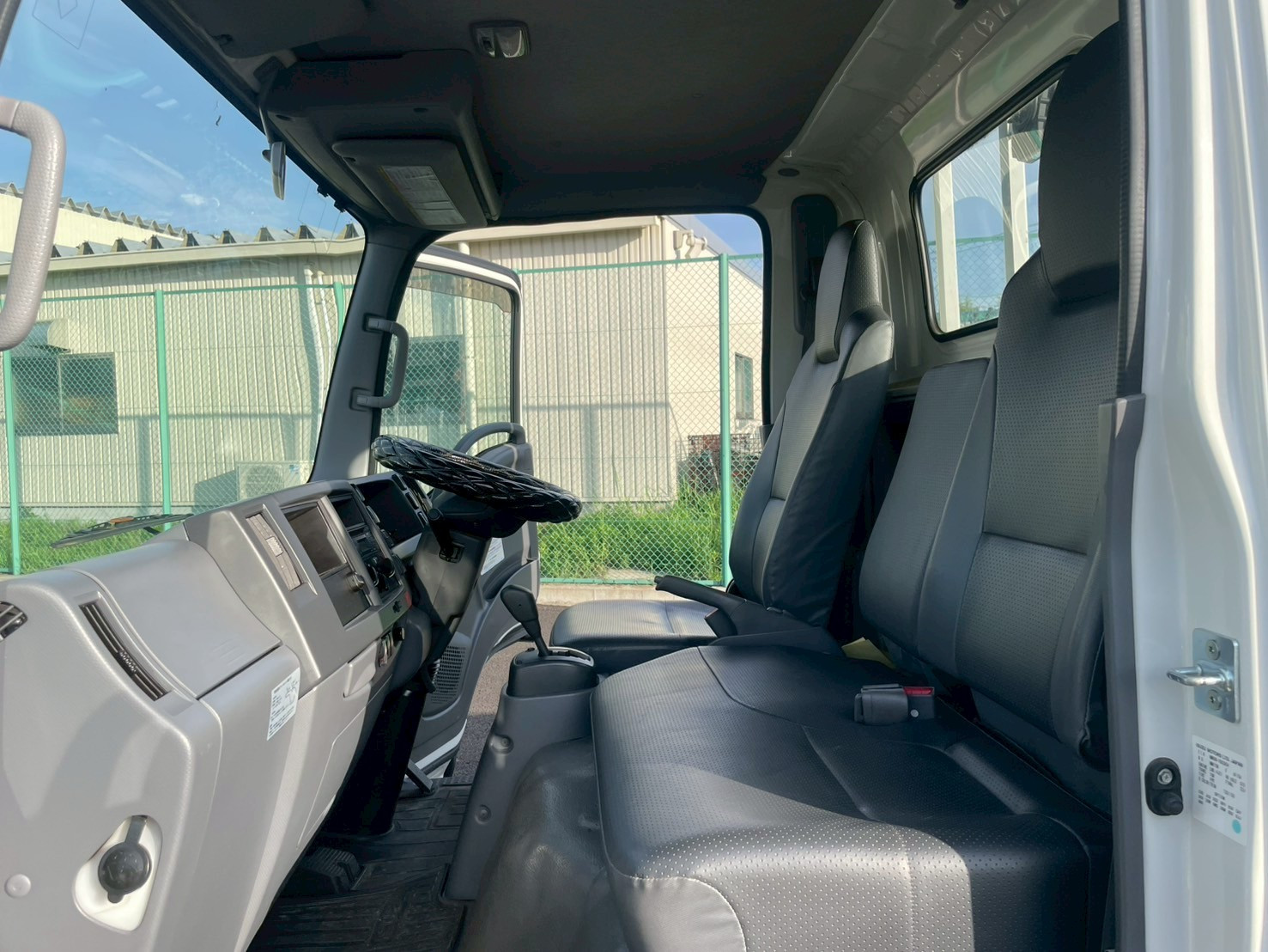 いすゞ エルフ 2RG-NMR88R(2WD)の写真34