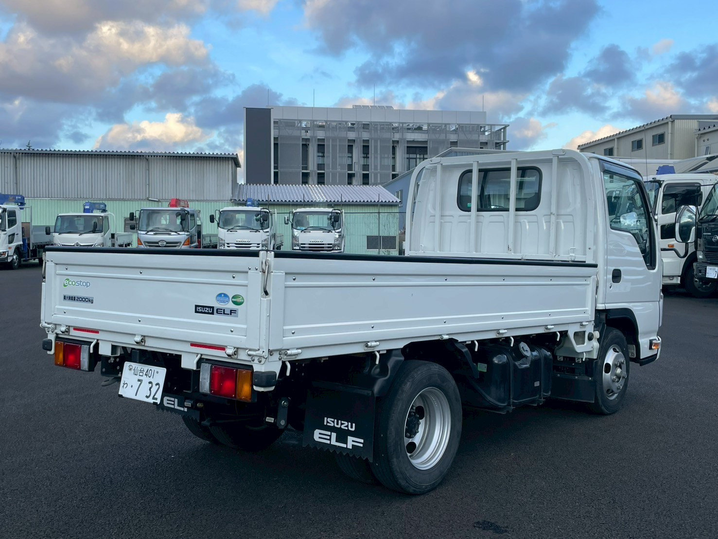 いすゞ エルフ TRG-NJR85A(2WD)の写真4