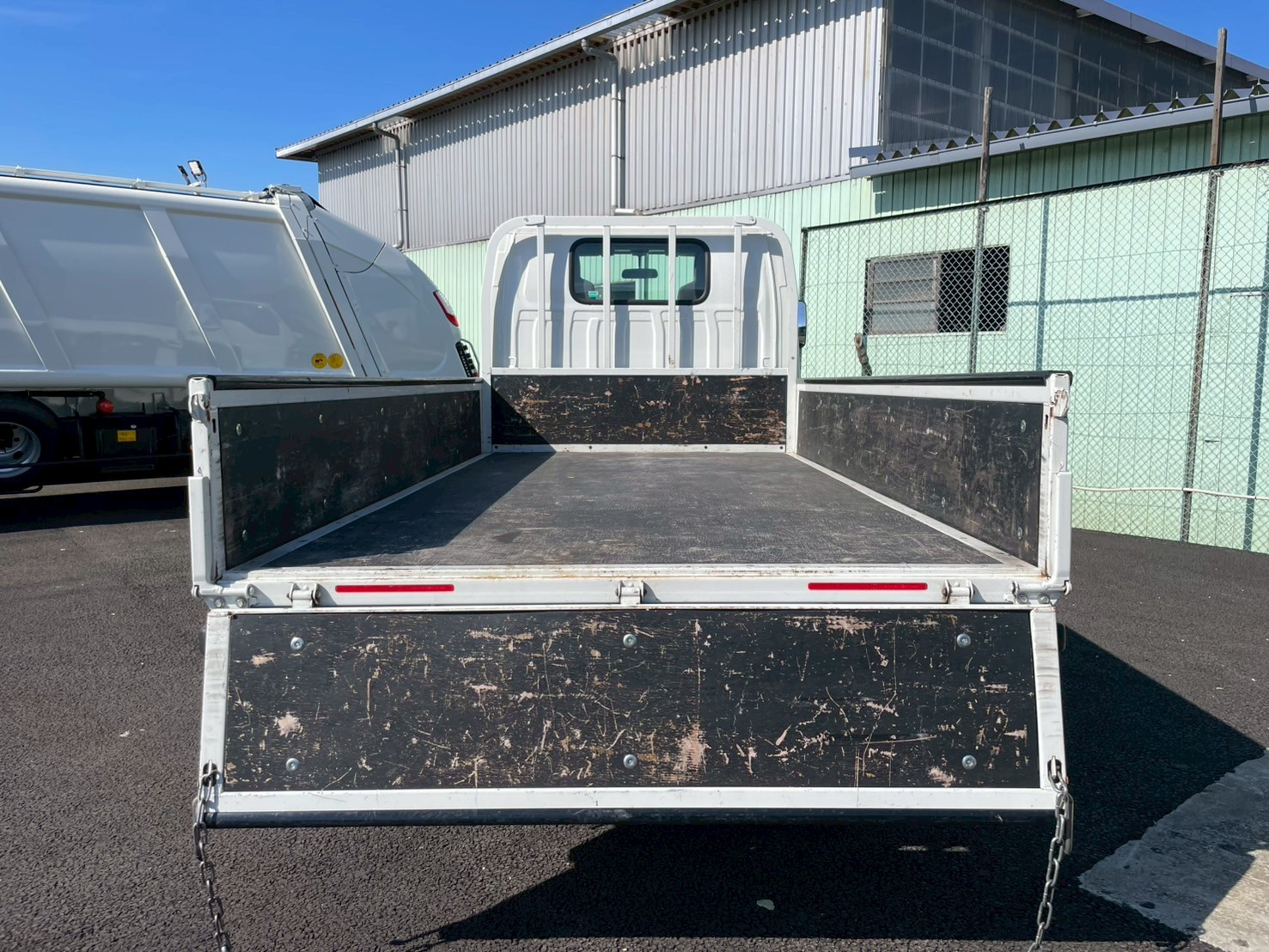 いすゞ エルフ TRG-NJR85A(2WD)の写真9