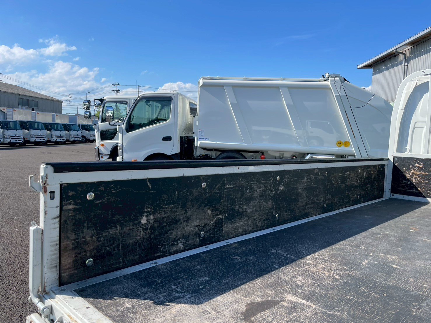 いすゞ エルフ TRG-NJR85A(2WD)の写真10