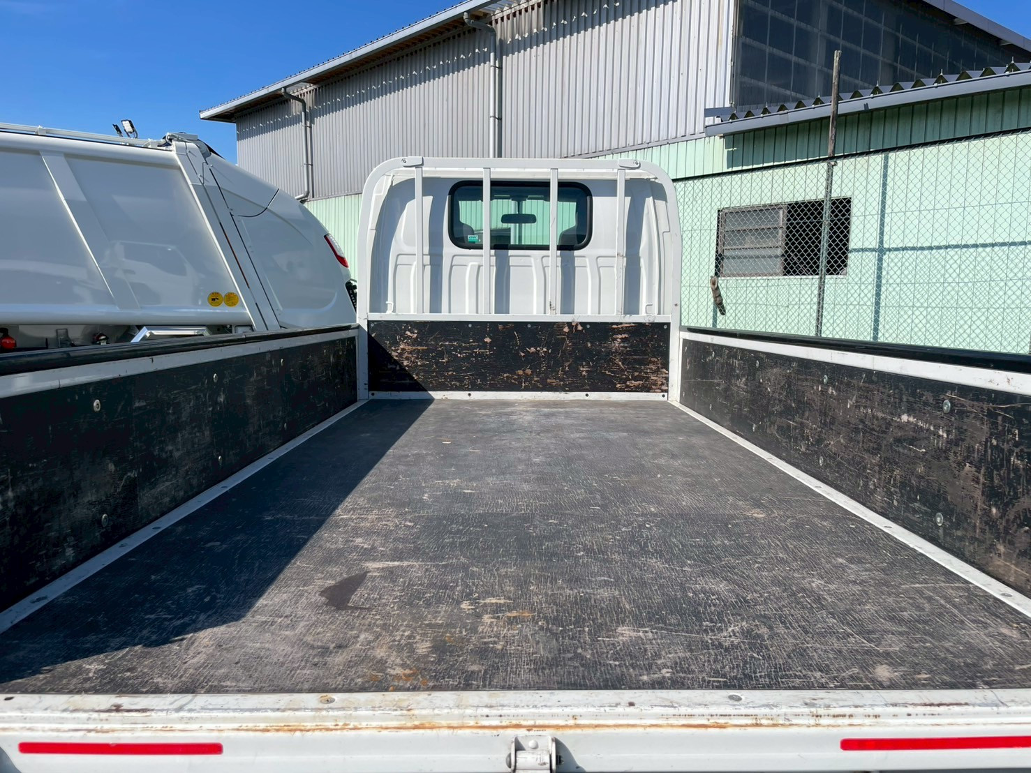 いすゞ エルフ TRG-NJR85A(2WD)の写真11