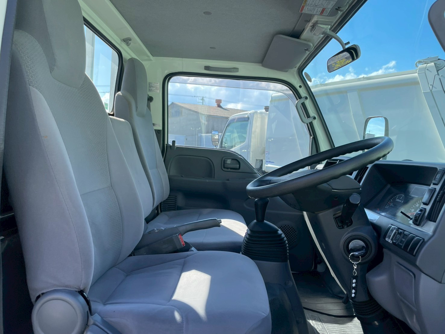 いすゞ エルフ TRG-NJR85A(2WD)の写真24