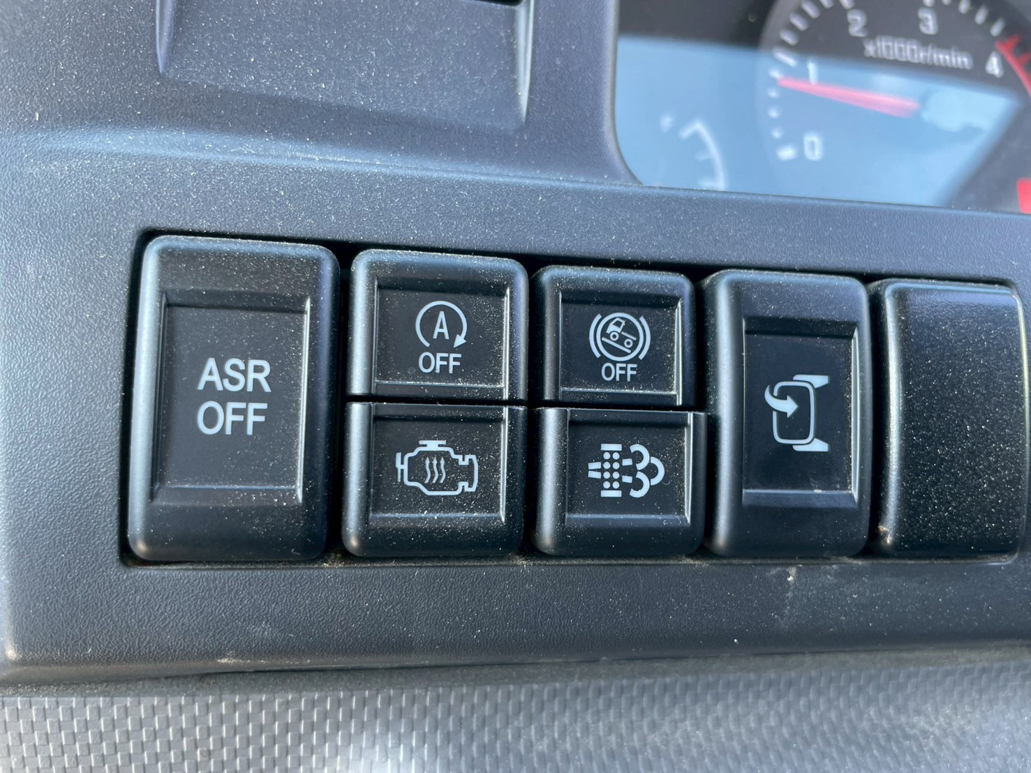 いすゞ エルフ TRG-NJR85A(2WD)の写真29