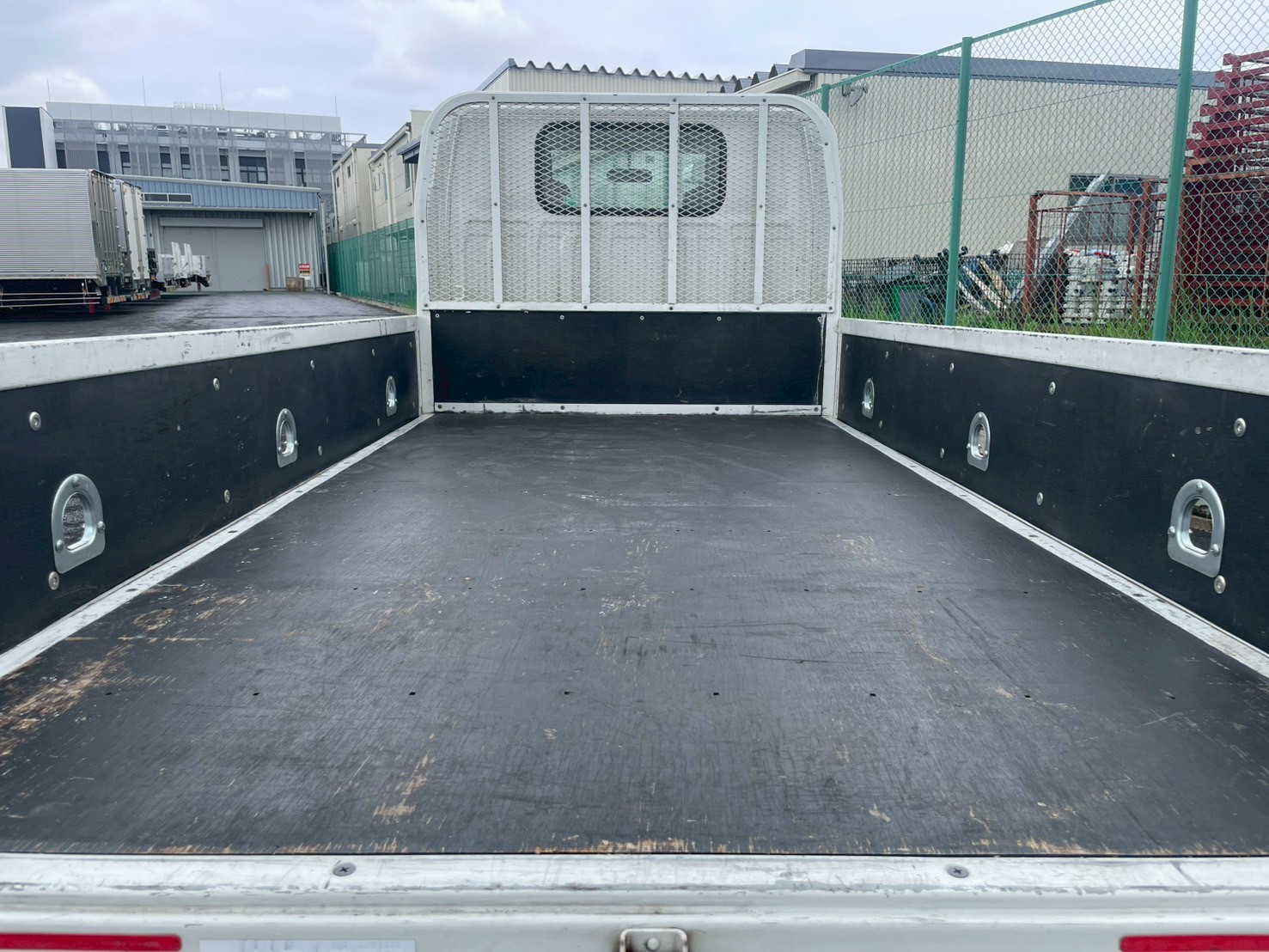 いすゞ エルフ 2RG-NJR88A(2WD)の写真12