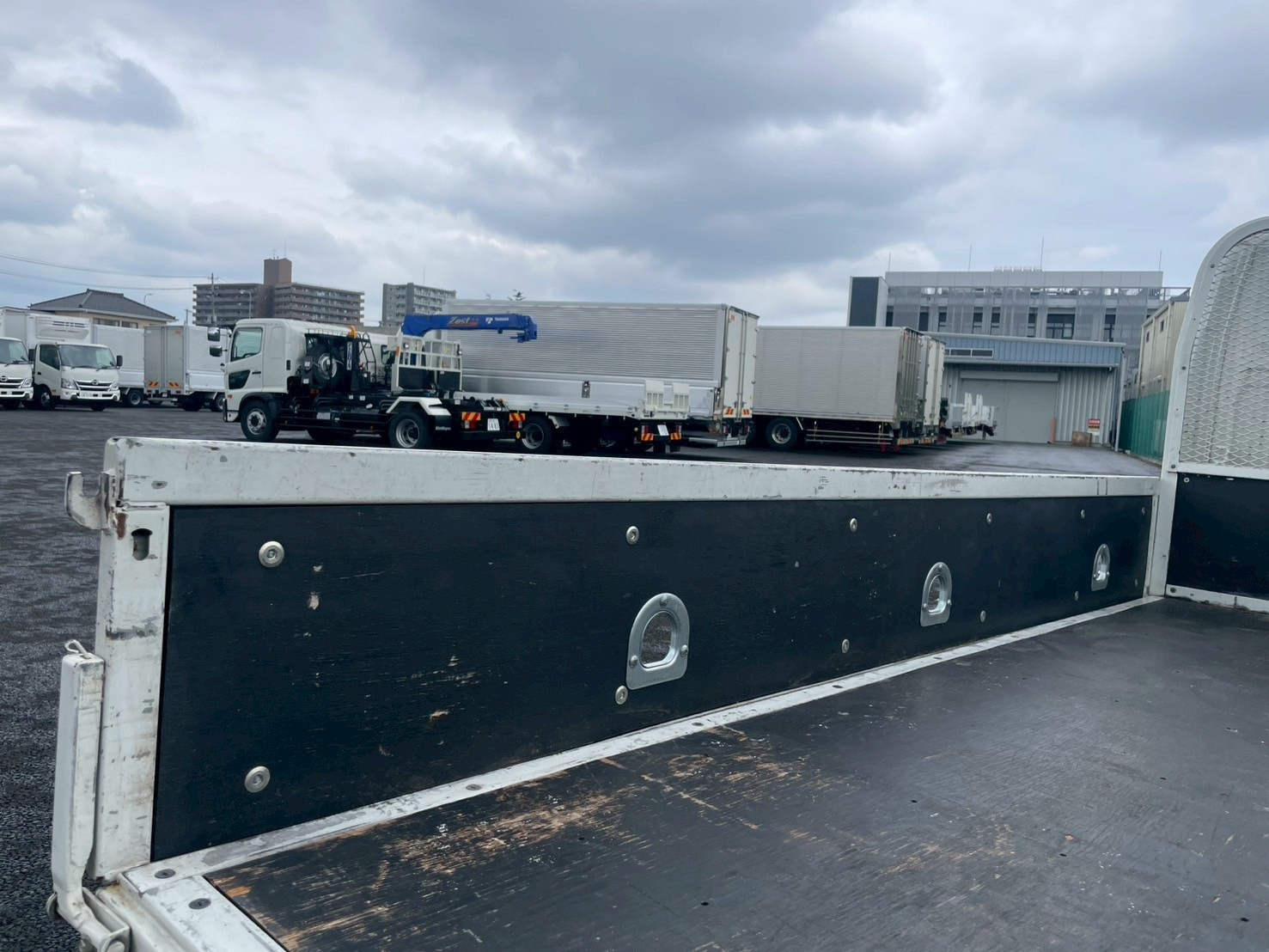 いすゞ エルフ 2RG-NJR88A(2WD)の写真13