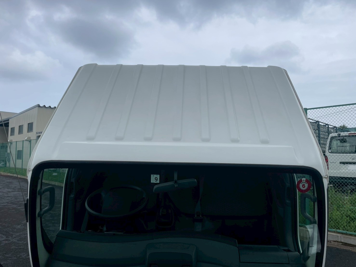 いすゞ エルフ 2RG-NJR88A(2WD)の写真29