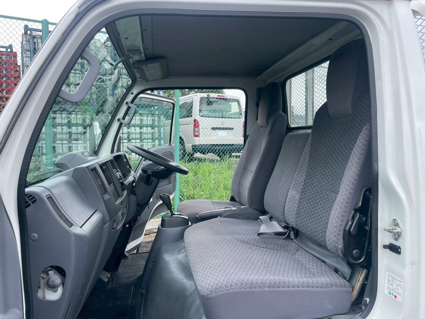 いすゞ エルフ 2RG-NJR88A(2WD)の写真32