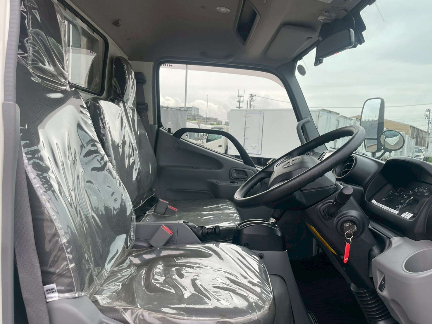 日野 デュトロ 2RG-XZC645M(2WD)の写真34