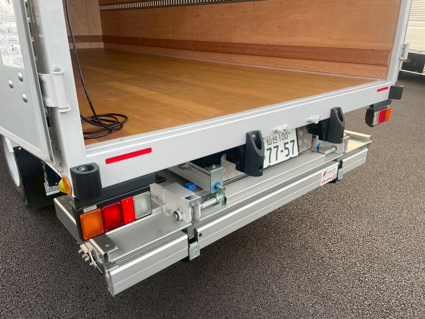 日野 デュトロ 2KG-XZU712M(2WD)の写真13