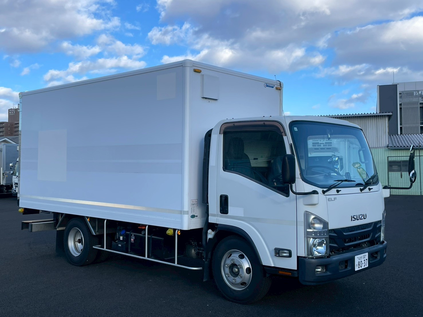 いすゞ エルフ 2RG-NPR88YN(2WD)の写真3