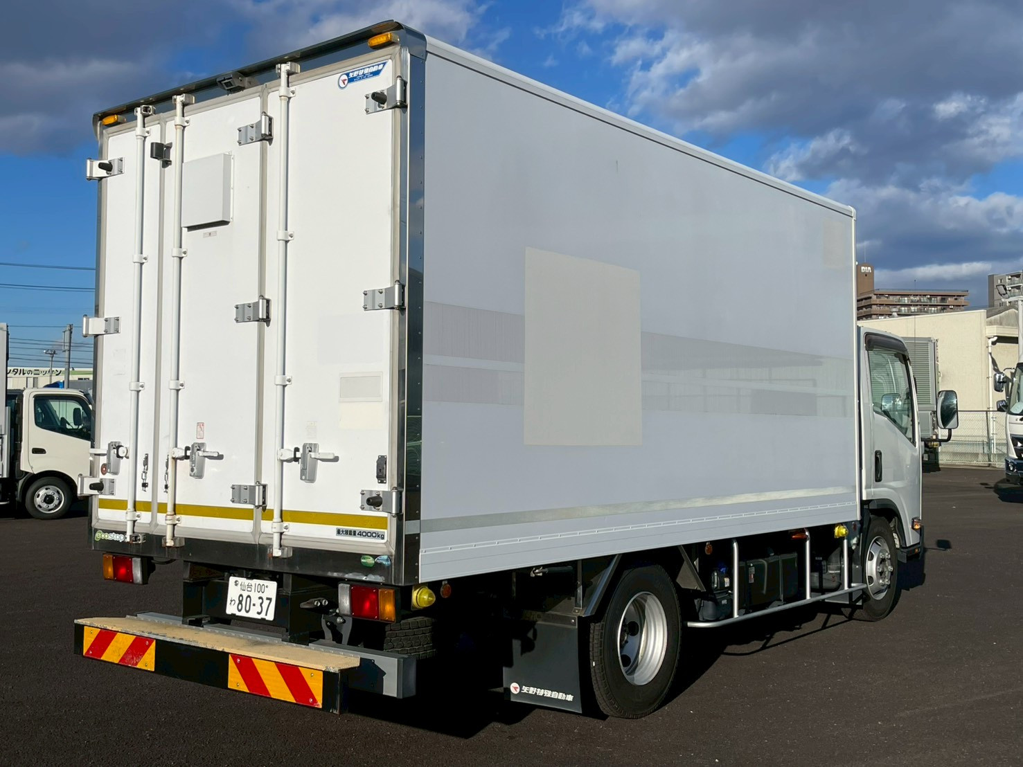 いすゞ エルフ 2RG-NPR88YN(2WD)の写真4