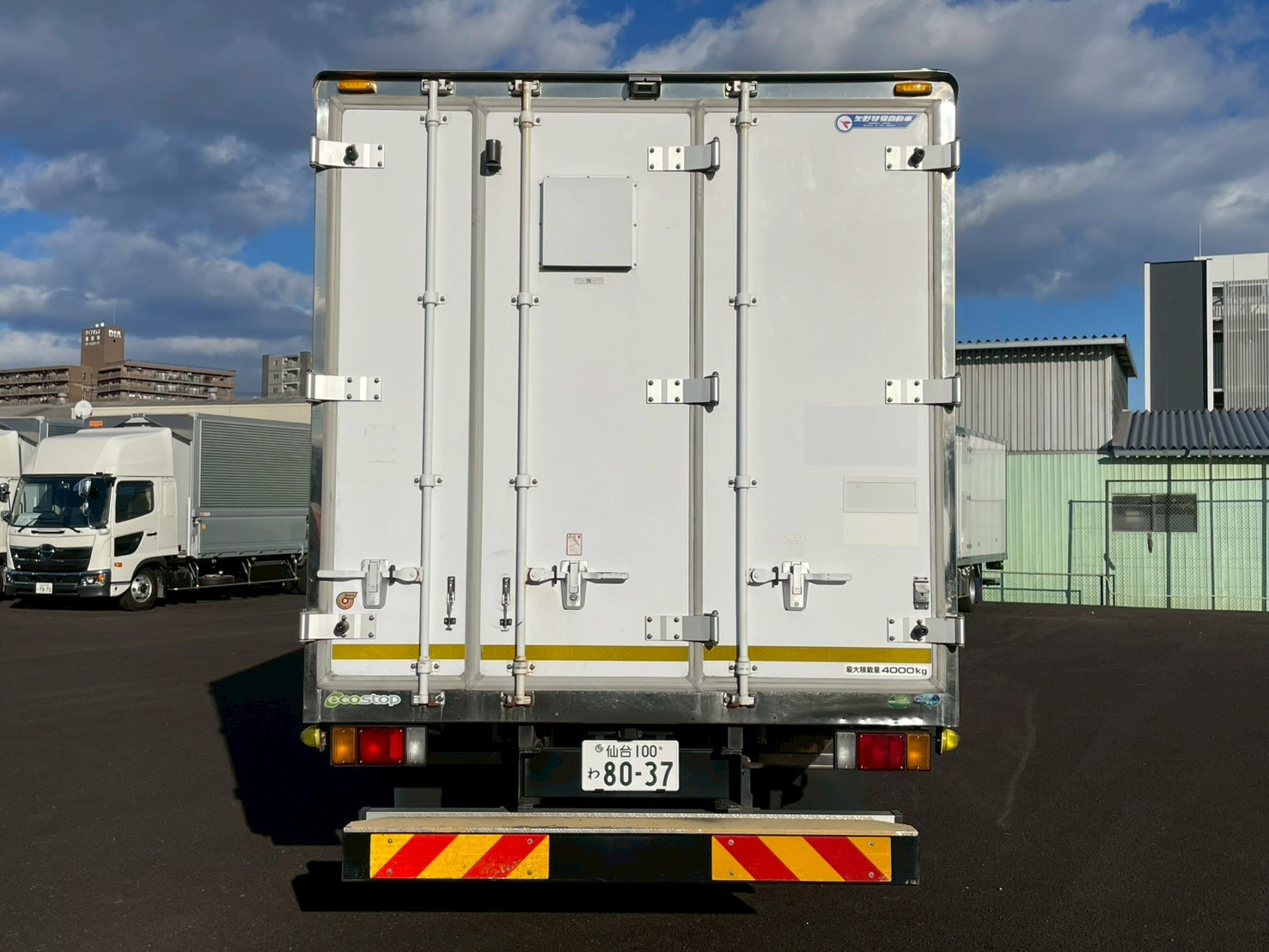 いすゞ エルフ 2RG-NPR88YN(2WD)の写真5