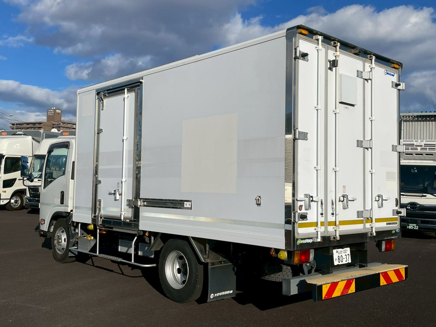 いすゞ エルフ 2RG-NPR88YN(2WD)の写真6