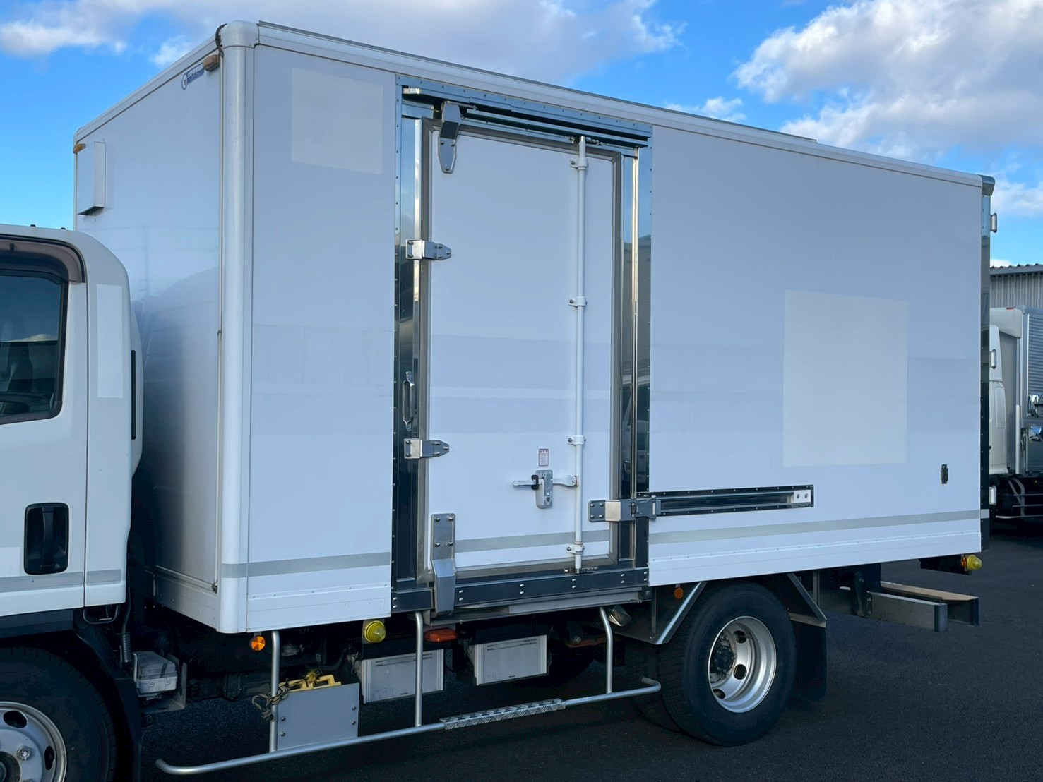 いすゞ エルフ 2RG-NPR88YN(2WD)の写真7