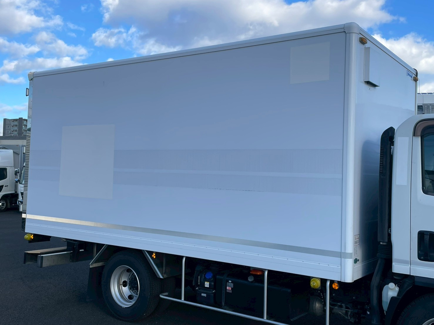 いすゞ エルフ 2RG-NPR88YN(2WD)の写真9