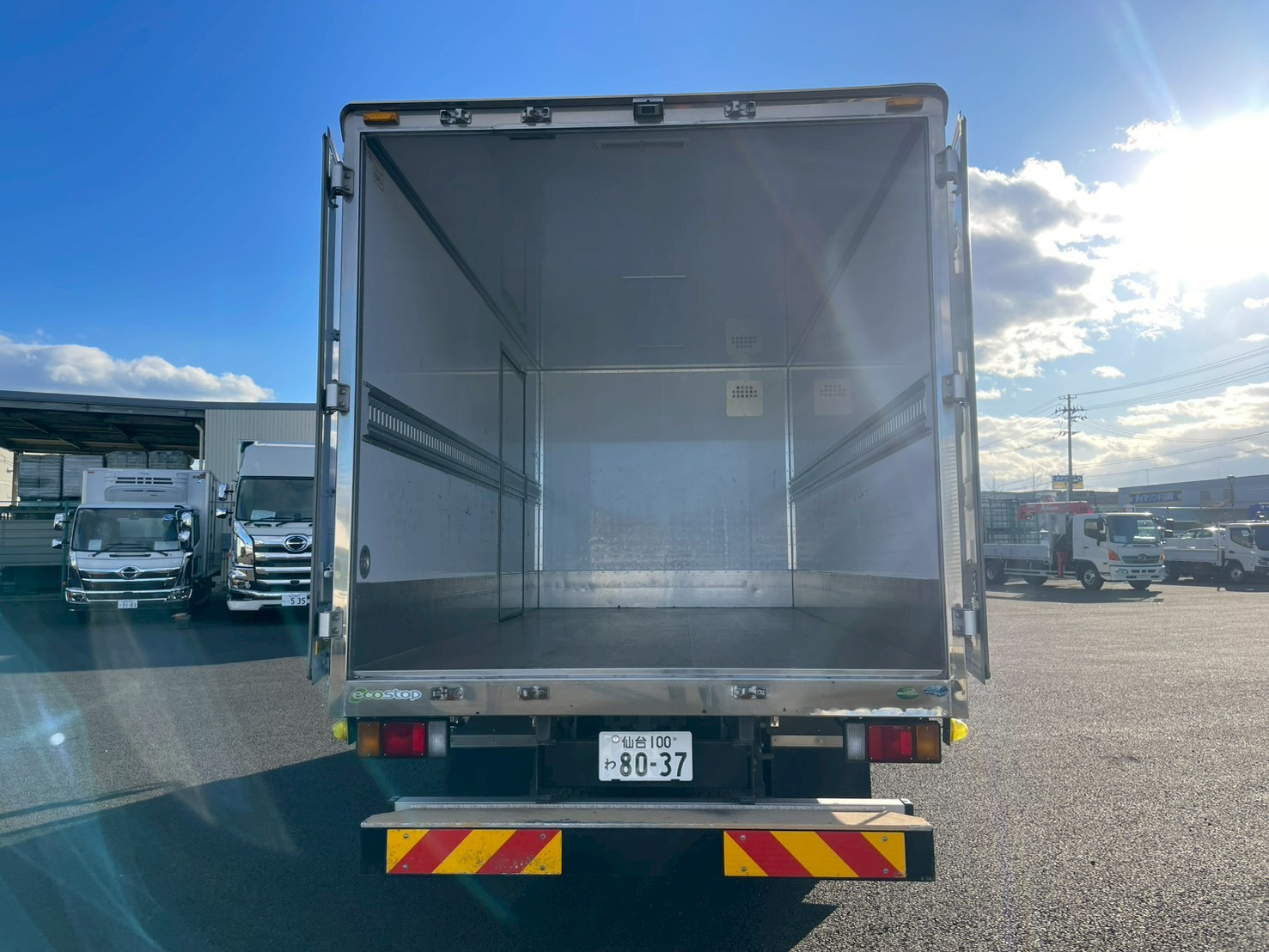 いすゞ エルフ 2RG-NPR88YN(2WD)の写真10