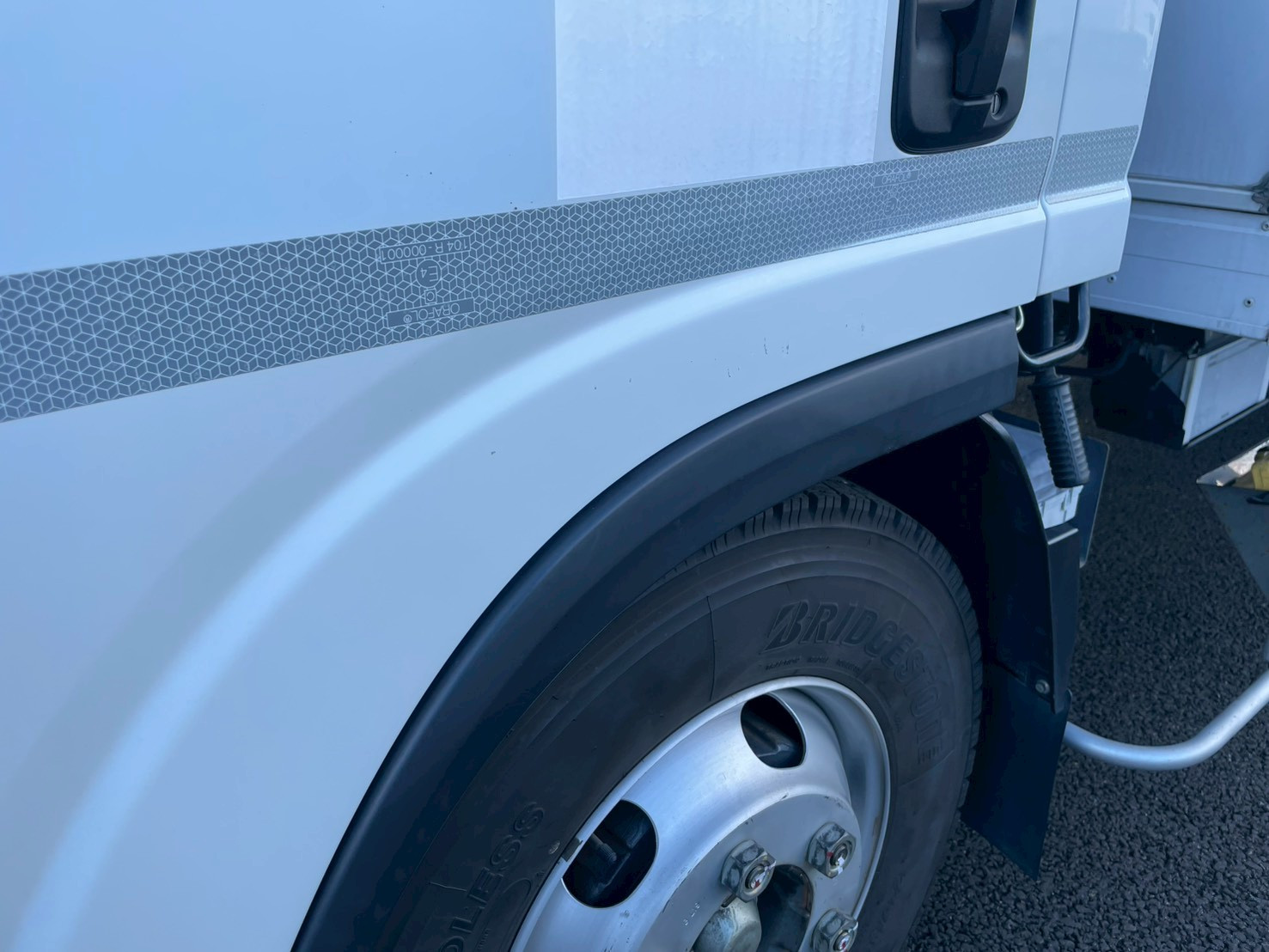 いすゞ エルフ 2RG-NPR88YN(2WD)の写真16